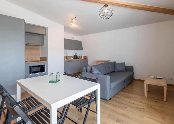 Smartstay Charlotte Perriand - Proche Lac アパート