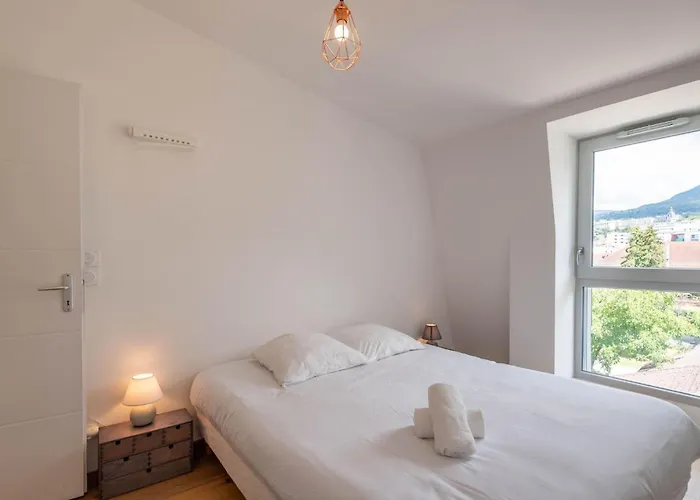 Smartstay Charlotte Perriand - Proche Lac アパート エクスレバン